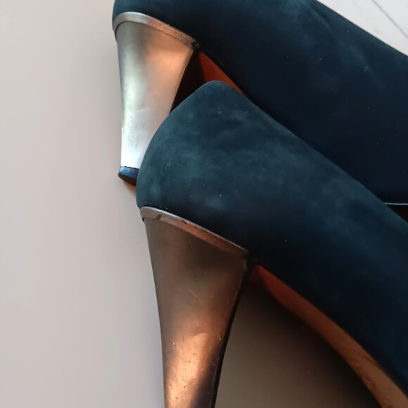 EUC ~ KURT GEIGER Baldini Gorgeous Navy Blue Suede Pumps ~ Size 9 - Picture 14 of 15